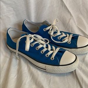 Electric blue converse!